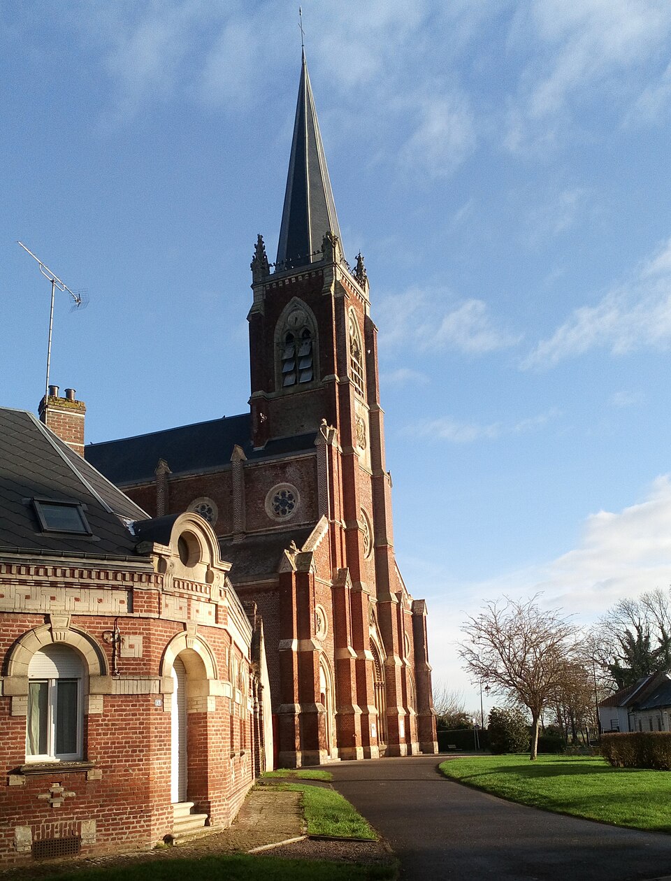 Le Quesnel, église Saint — Léger 23