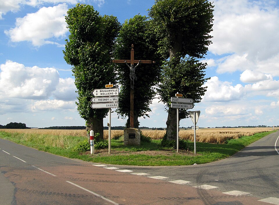 Quevauvillers calvaire près du cimetière 1