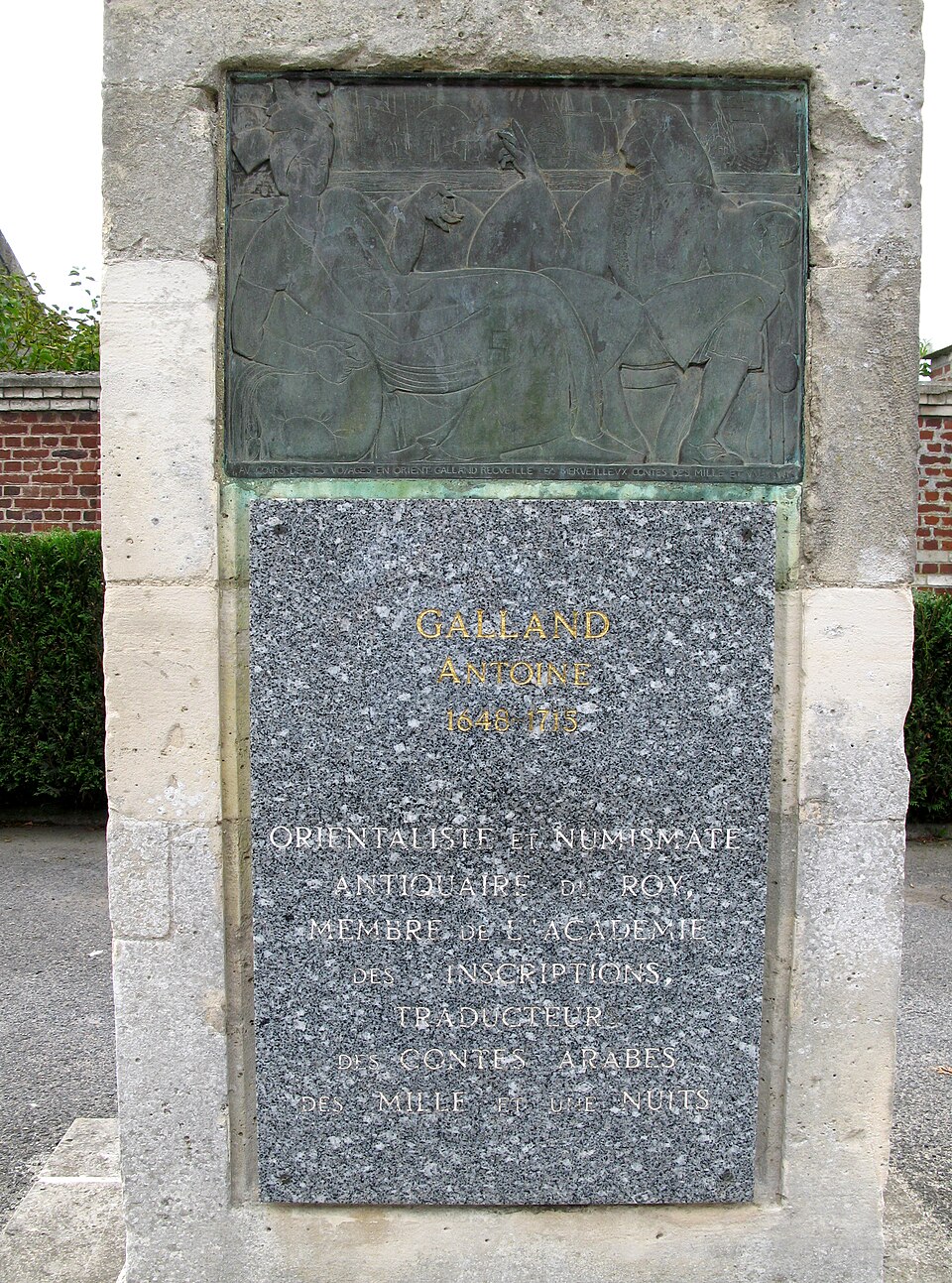 Rollot base statue Antoine Galland 1