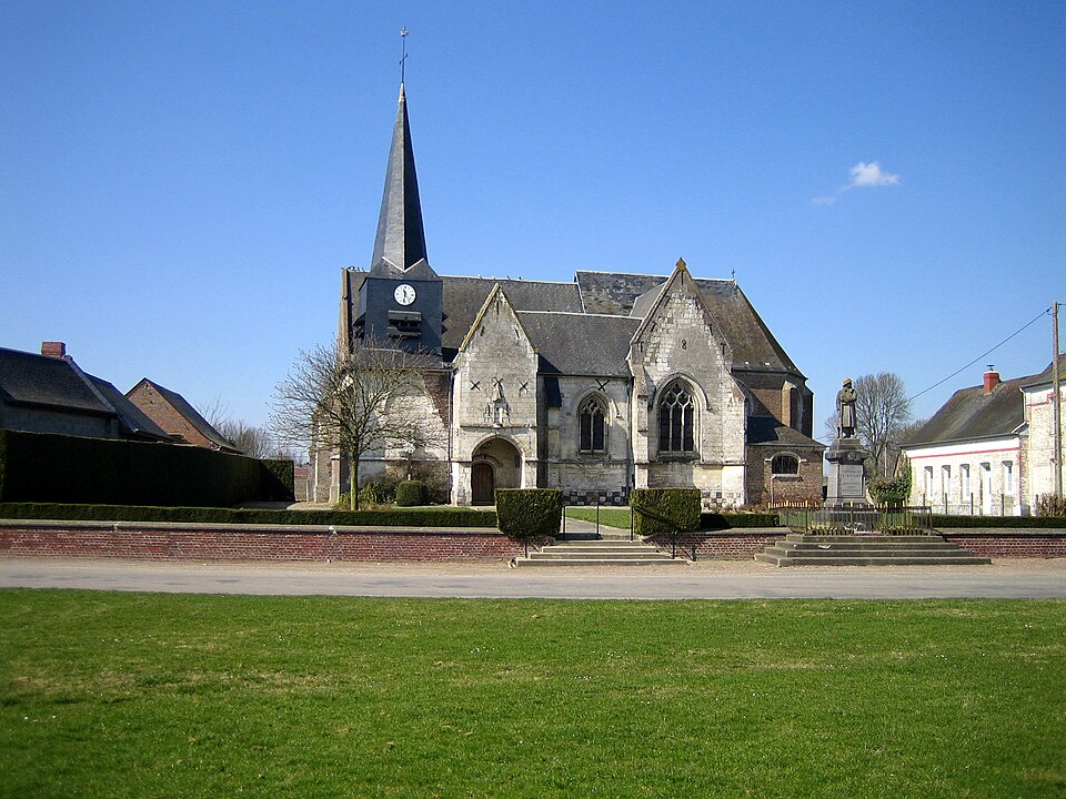 St — Maxent église et monument — aux — morts 1