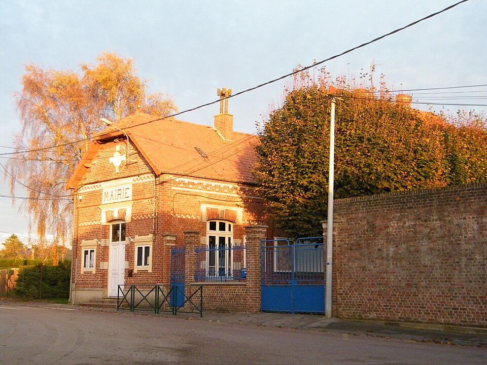 Sourdon (Somme) France mairie — école