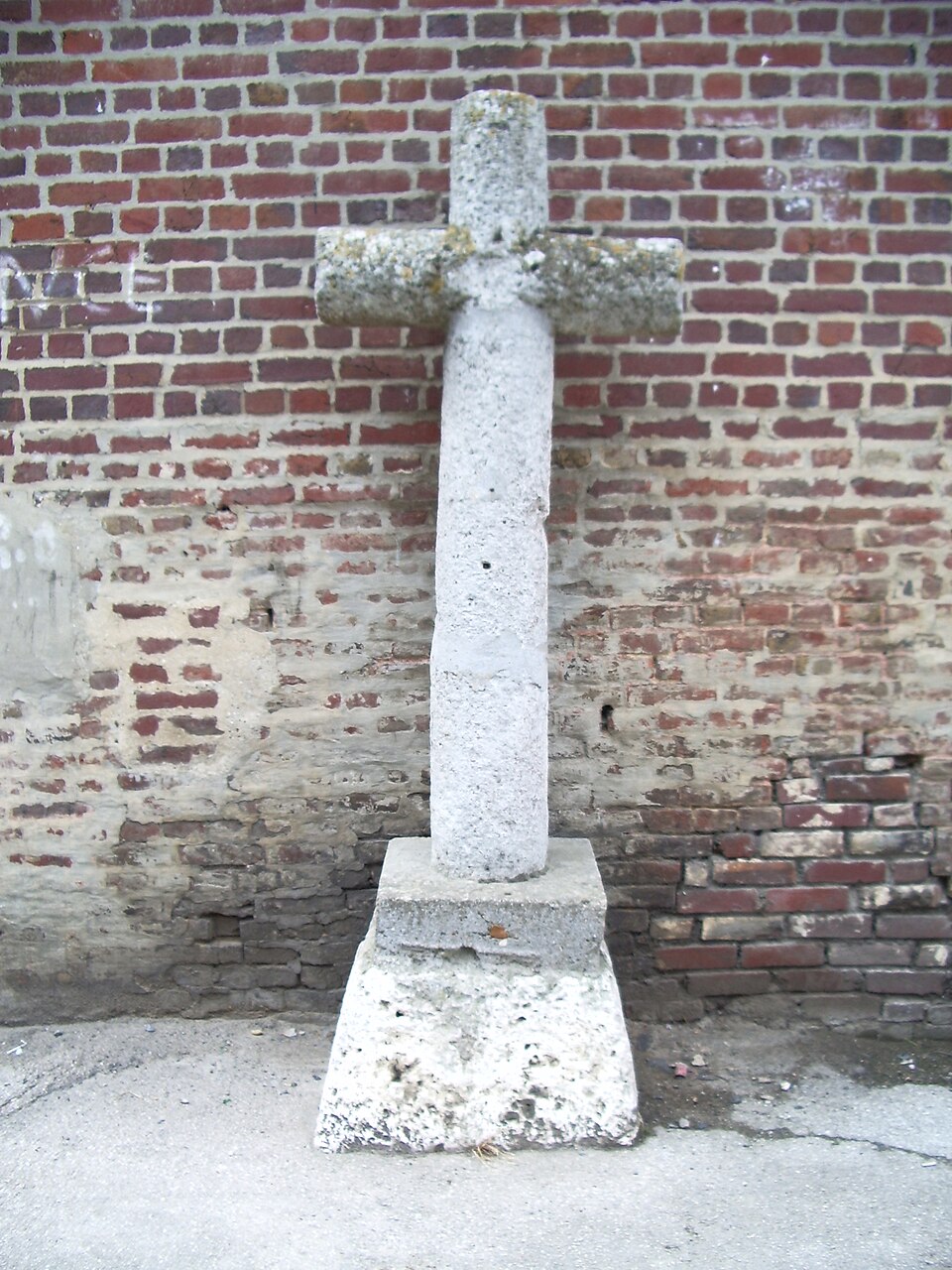 Tully, Somme, fr, croix de tuf