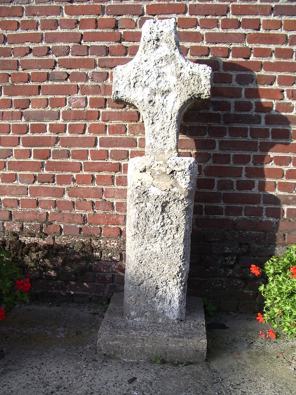 Vaudricourt, Somme, Fr, croix de tuf