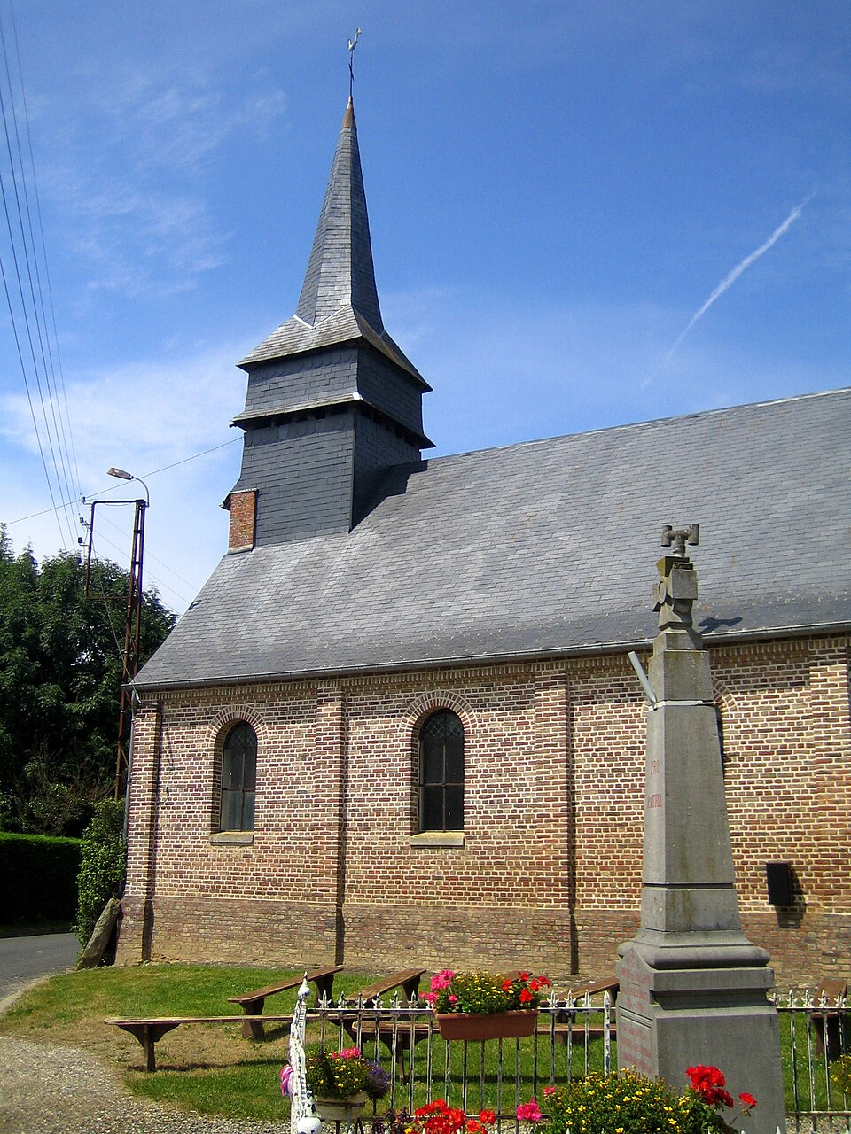 Villeroy église et Monument aux Morts