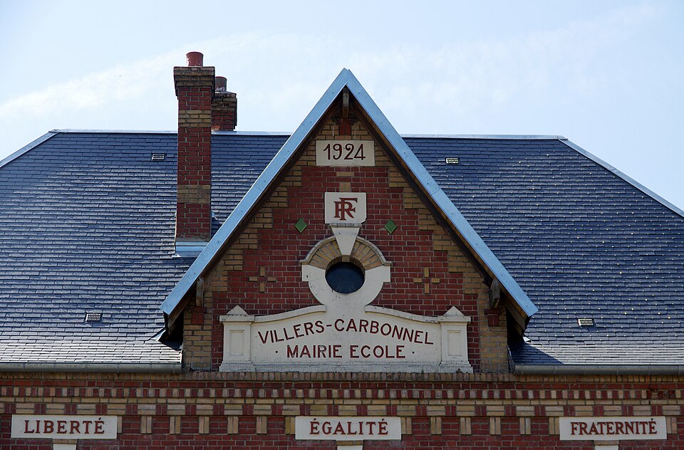 Villers — Carbonnel (mairie — école) fronton 5741