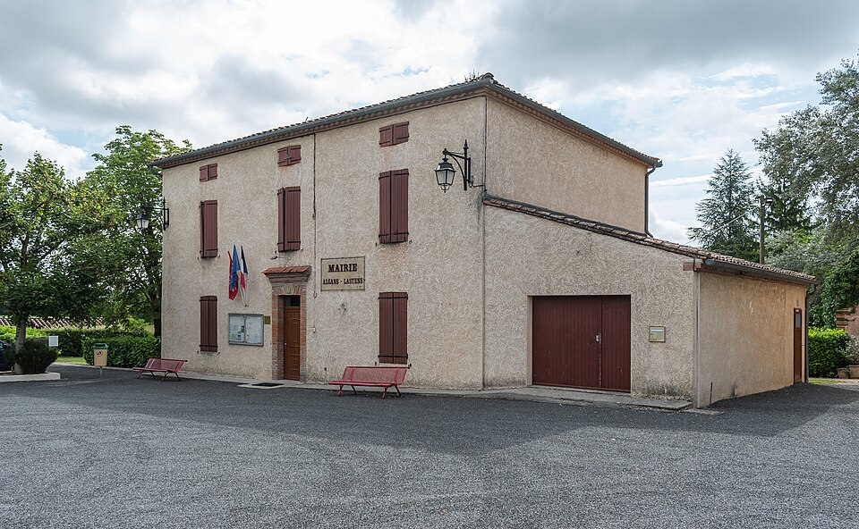 Town hall of Algans (2)