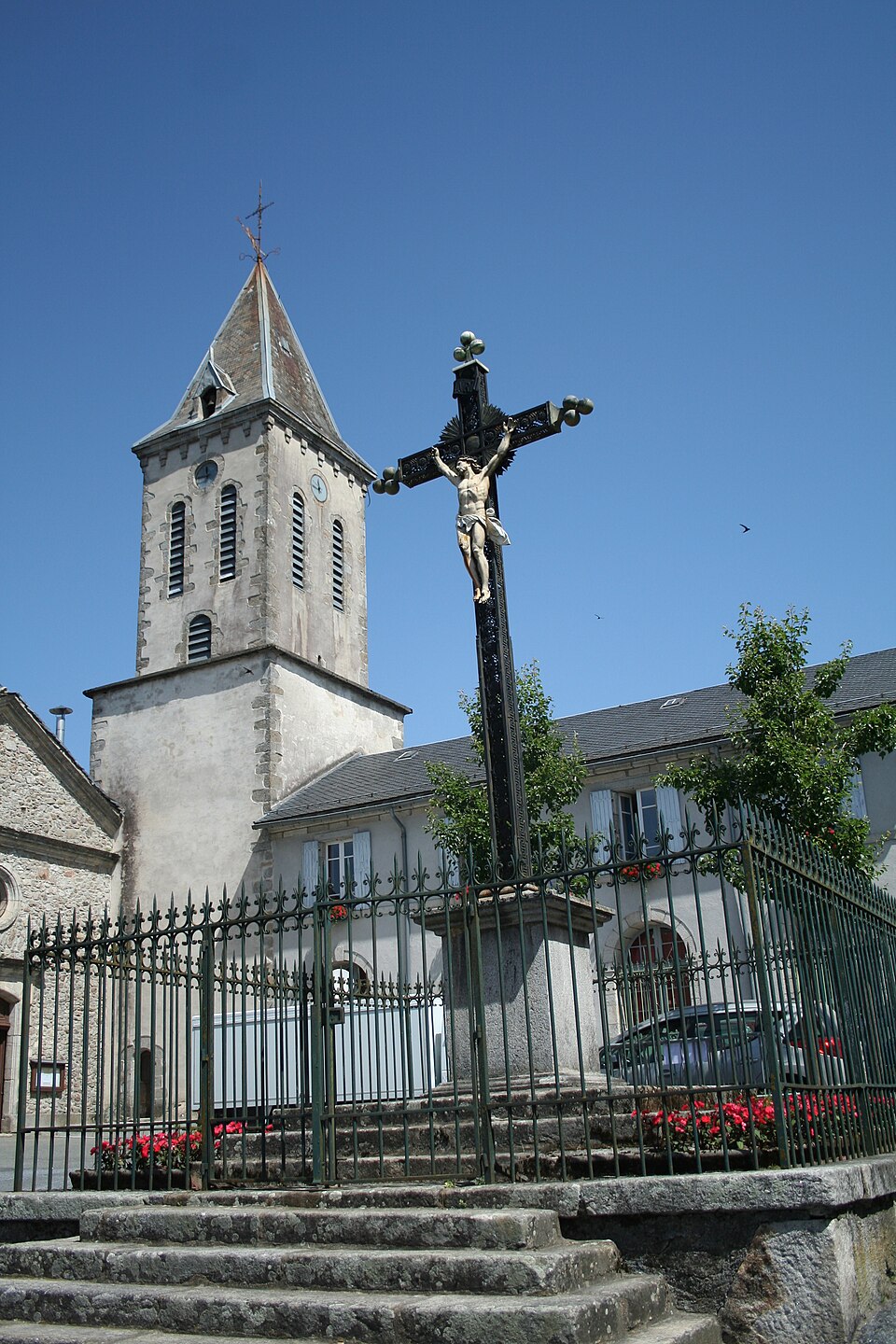 Angles (Tarn) croix eglise