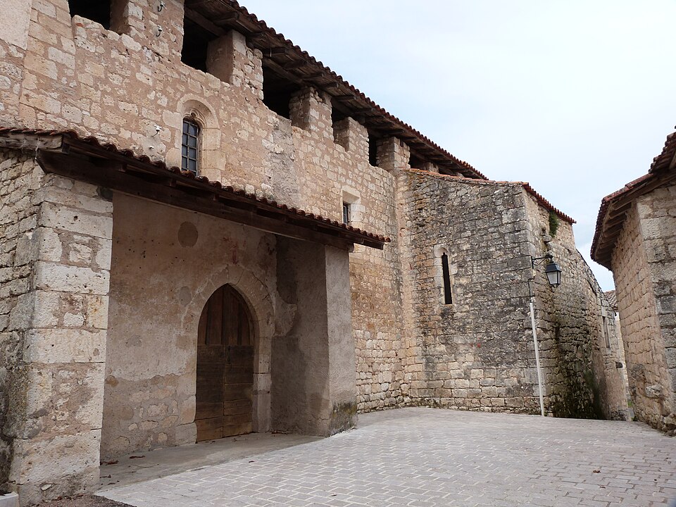 Entrée de l'église Saint — Denis