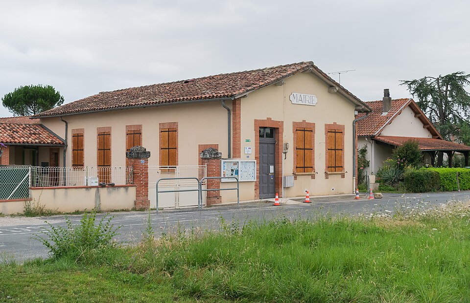 Town hall of Lugan Tarn 04