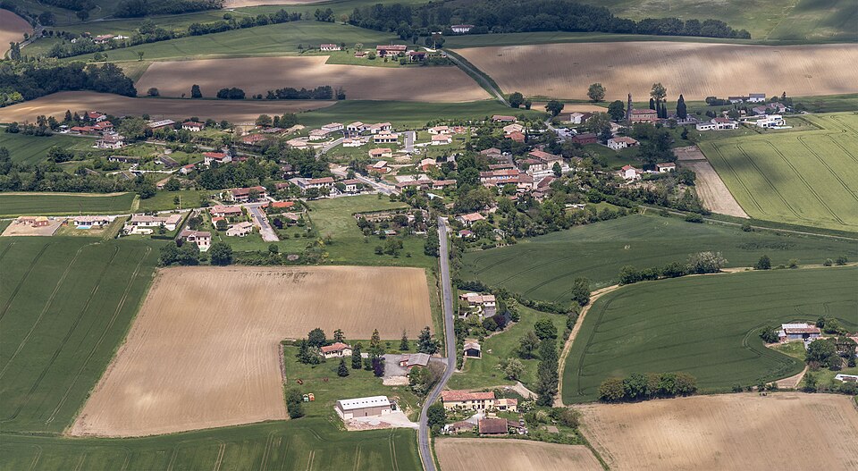 Montcabrier (Tarn) Aerial view — the village