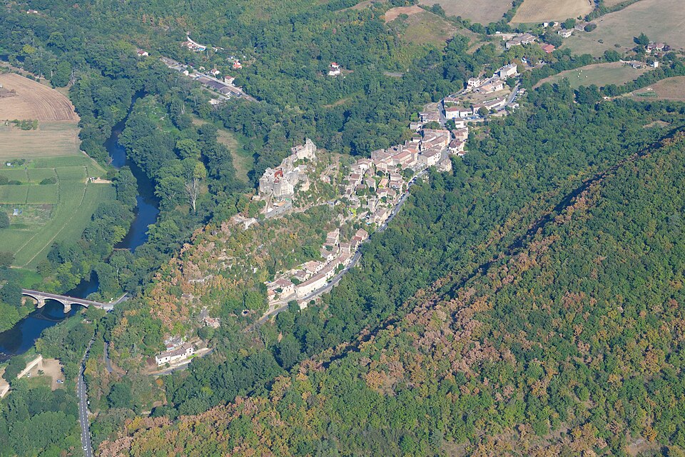 Aerial image of Penne, Tarn (view from the west)