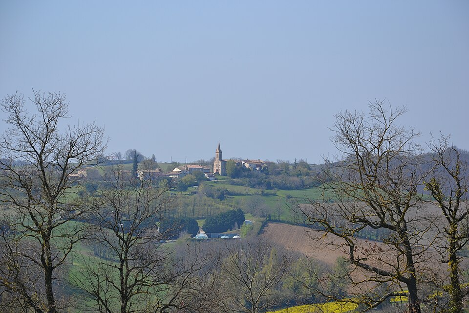 Puybegon vu depuis la chapelle Sainte — Cécile de Mauribal
