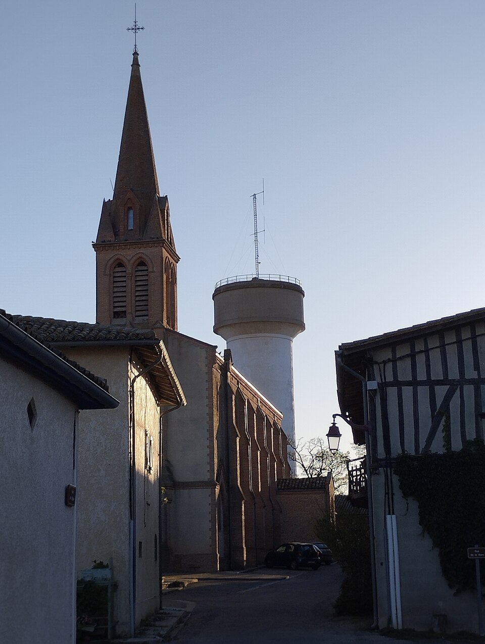 Église Saint — Séverin d'Escazeaux et château d'eau