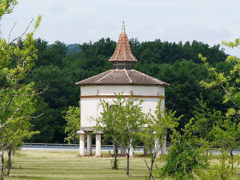 Montalzat bois de Dourre pigeonnier