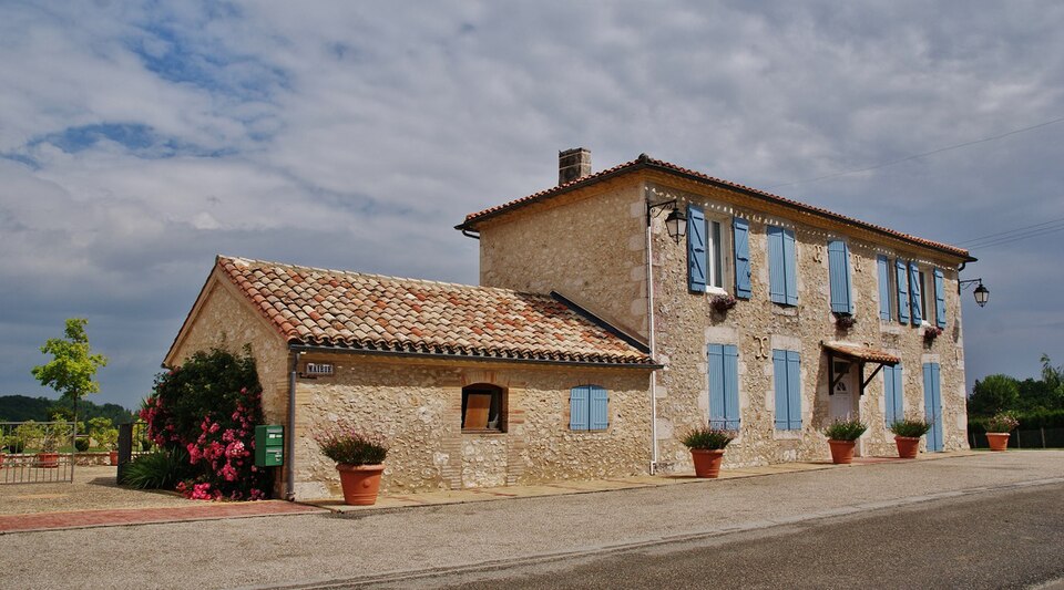 033 Montbarla ( 82110 )