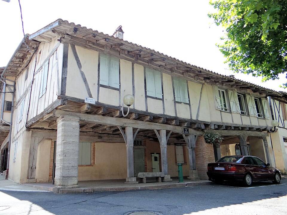 Réalville — Place des Arcades (ancienne place Nationale ou place Royale) — 2