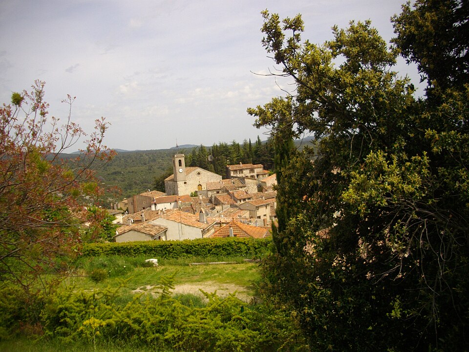 Ampus vue du village dans le site
