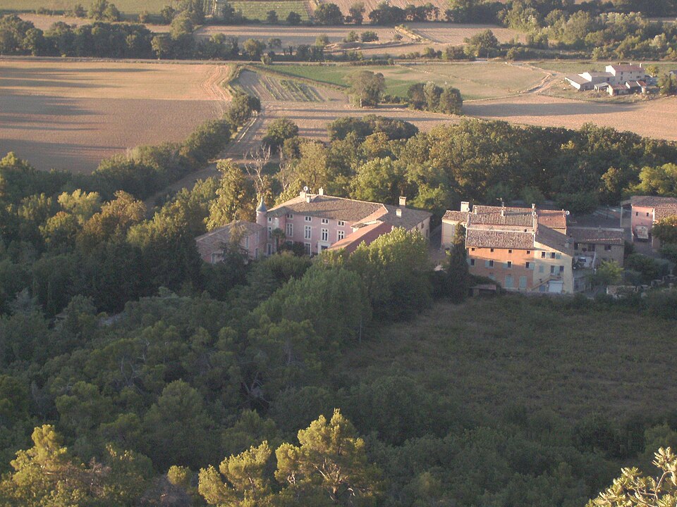 Village — d — Artigues