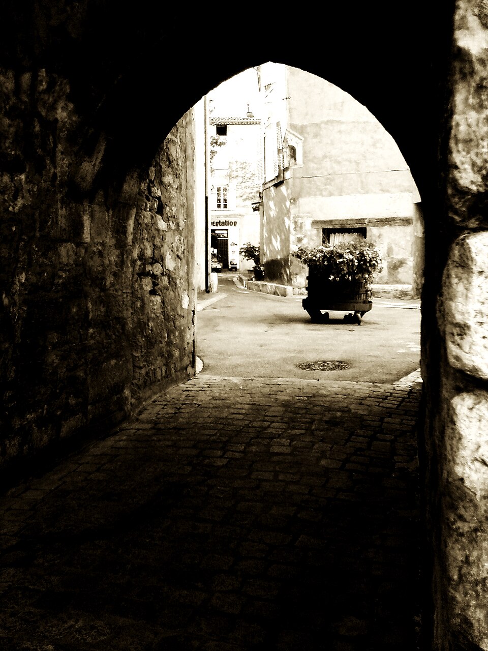 Rue de Cabasse en N&B