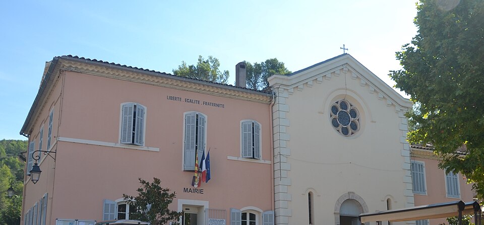 Taradeau — centre ville — Crop