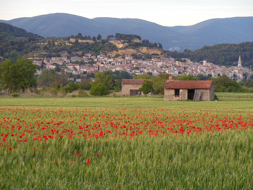 Cadenet vu de la plaine