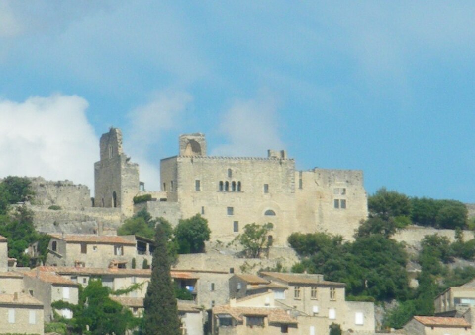 Crestet — Chateau 3