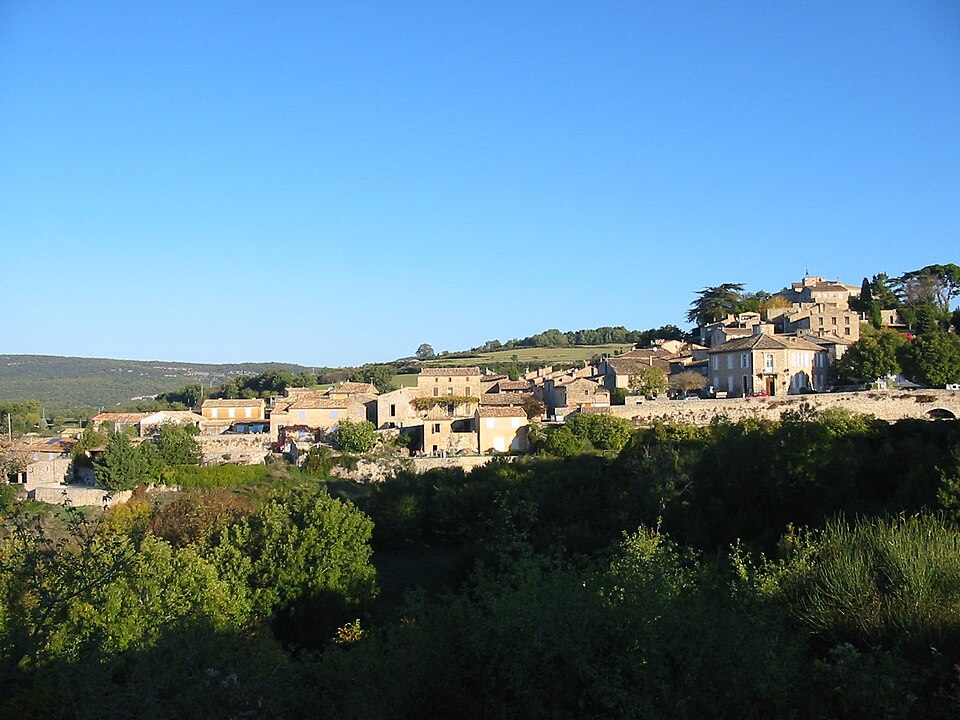 Murs Village
