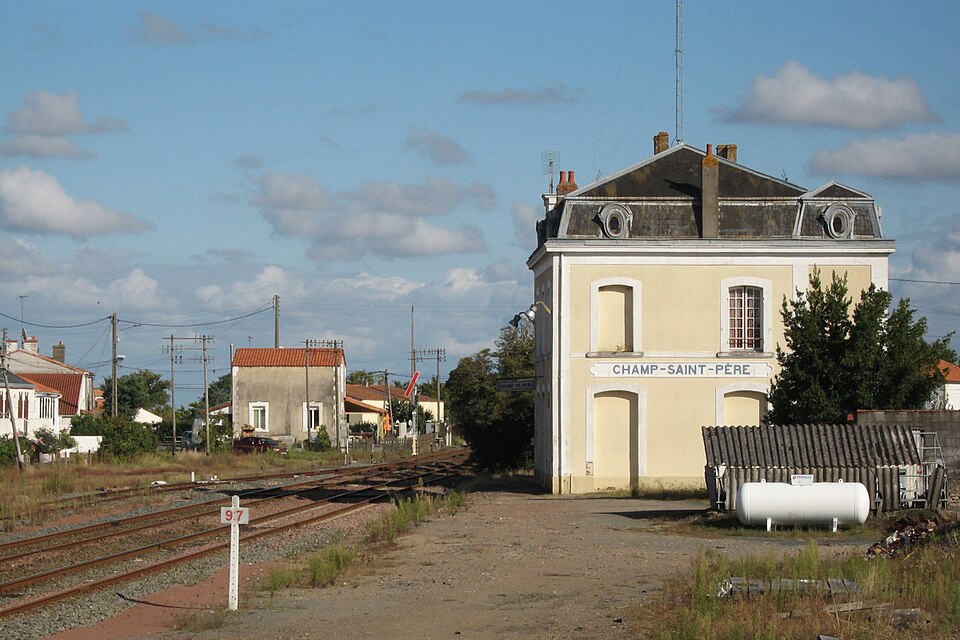 Les voies de la gare de Champ — Saint — Père par Cramos