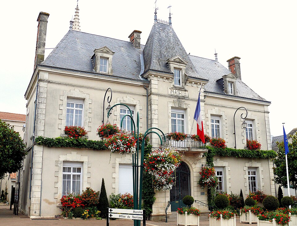 Chantonnay — Hôtel de ville — 1