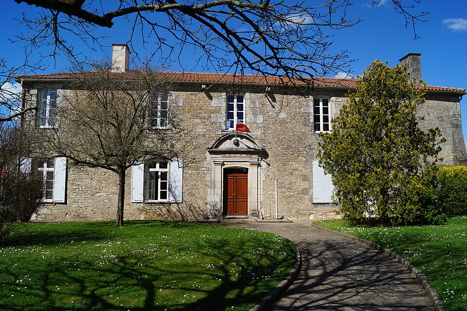 Mairie de Corpe (vue 2, Éduarel, 11 avril 2016)
