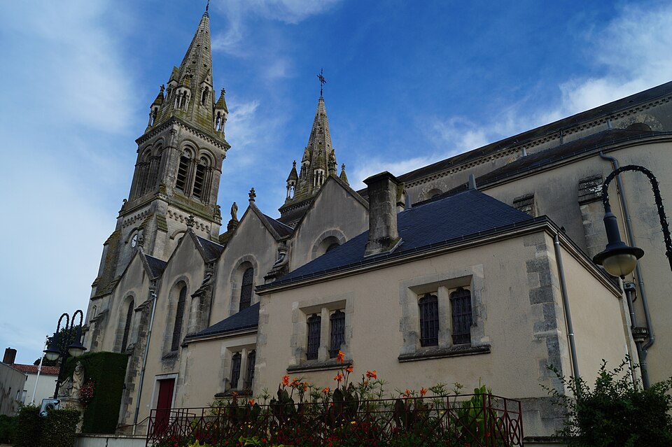 Église Saint — Pierre des Essarts (vue 10, 13 septembre 2015, Éduarel)