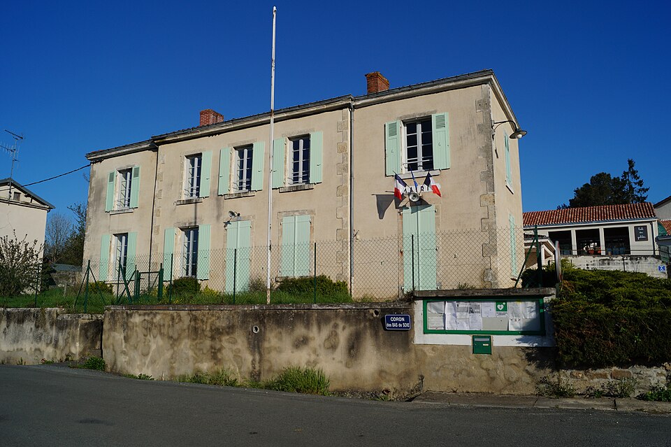 Mairie de Faymoreau (vue 2, Éduarel, 24 avril 2016)