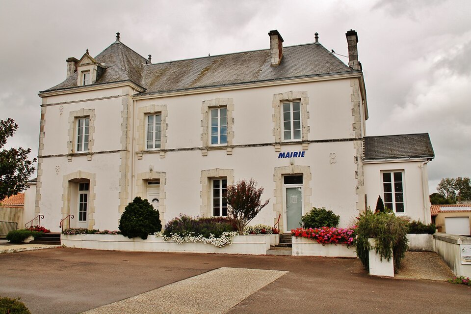 009 Grosbreuil ( 85440 )