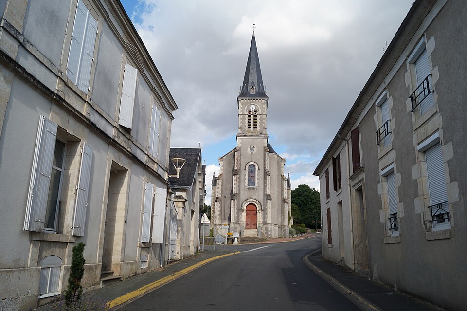 Église Saint — Martin du Gué — de — Velluire (vue 2, Éduarel, 14 juillet 2016)