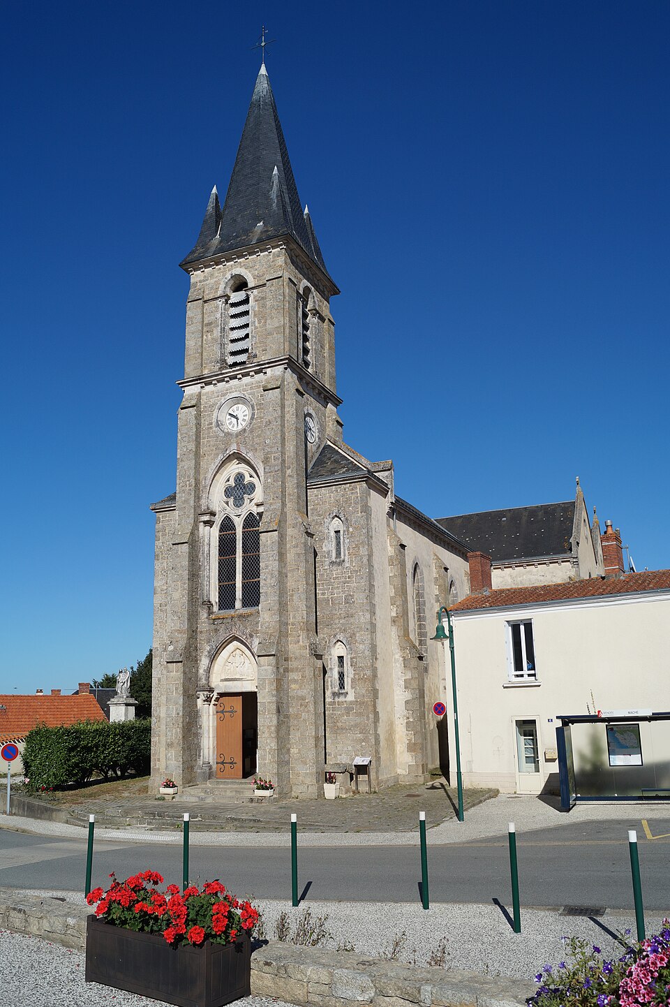 Église Saint — Pierre — des — Liens de Maché (vue 2, Éduarel, 22 août 2016)