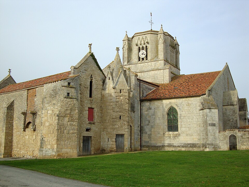 Eglise et prieuré des Magnils — Reigniers.