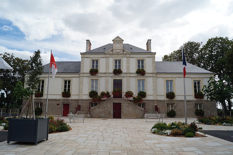 Mairie de Montaigu (vue 2, Éduarel, 28 juillet 2018)