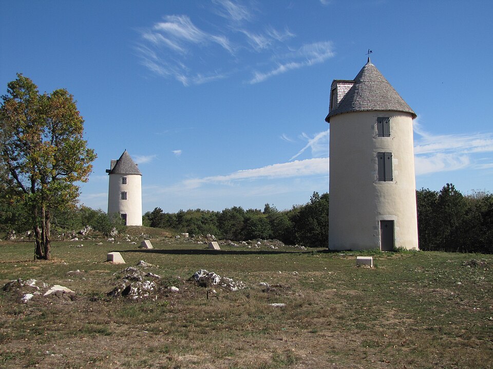 Moulin à vent de Mouilleron — en — Pareds
