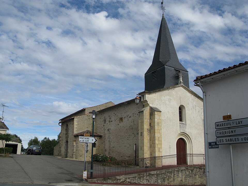 Les Pineaux — L'église