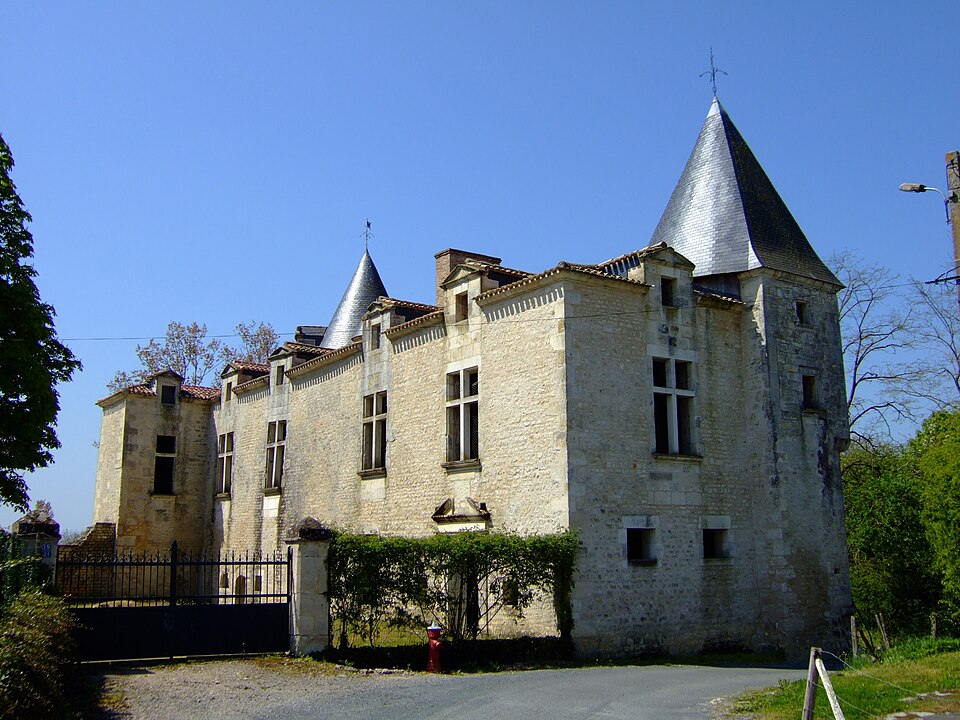 Le Poiré sur Velluire castle FR — 85