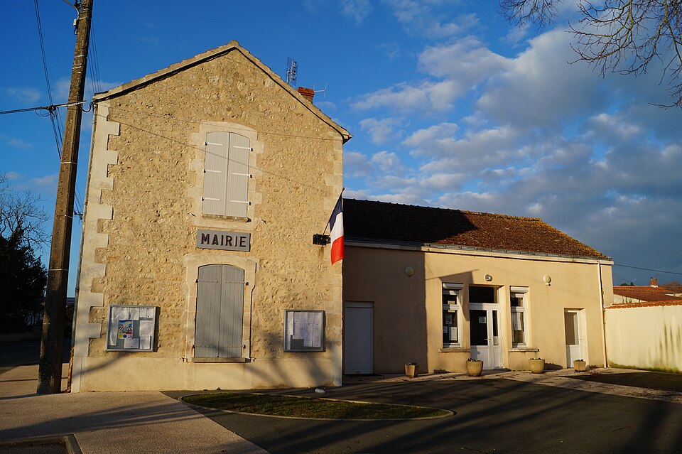 Mairie de Saint — Étienne — de — Brillouet (vue 2, Éduarel, 8 février 2017)