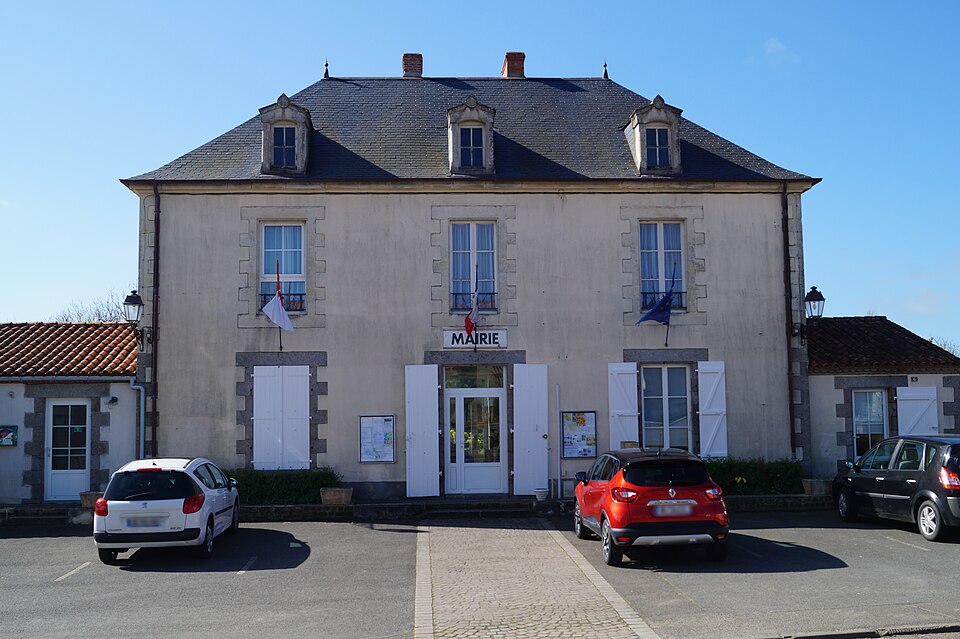 Mairie de Saint — Hilaire — la — Forêt (vue 2, Éduarel, 12 avril 2016)