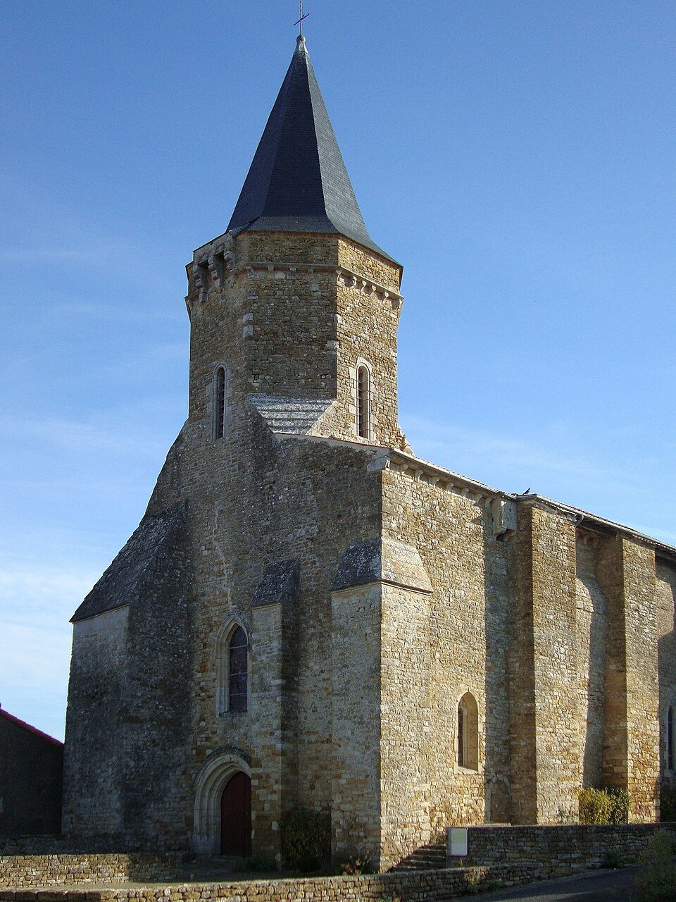 Eglise de Saint — Juire.