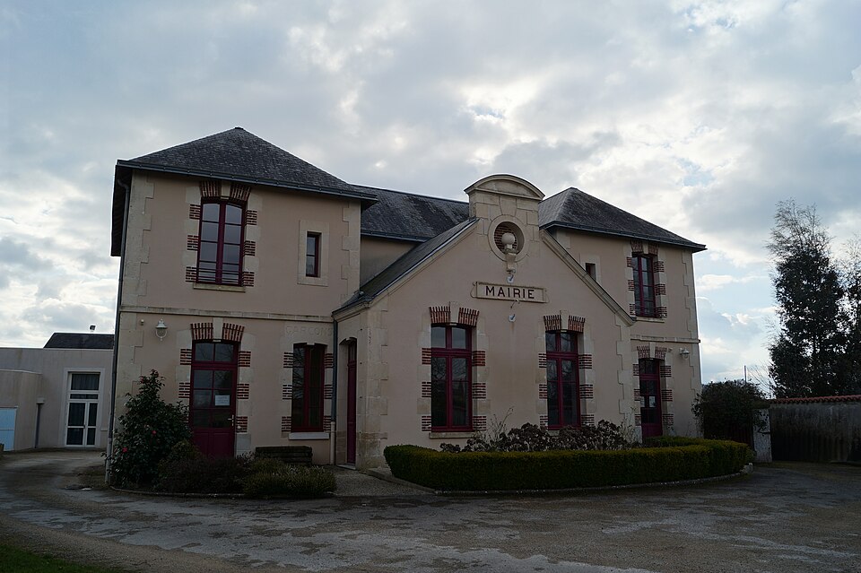 Mairie de Saint — Maurice — le — Girard (vue 2, Éduarel, 8 février 2017)