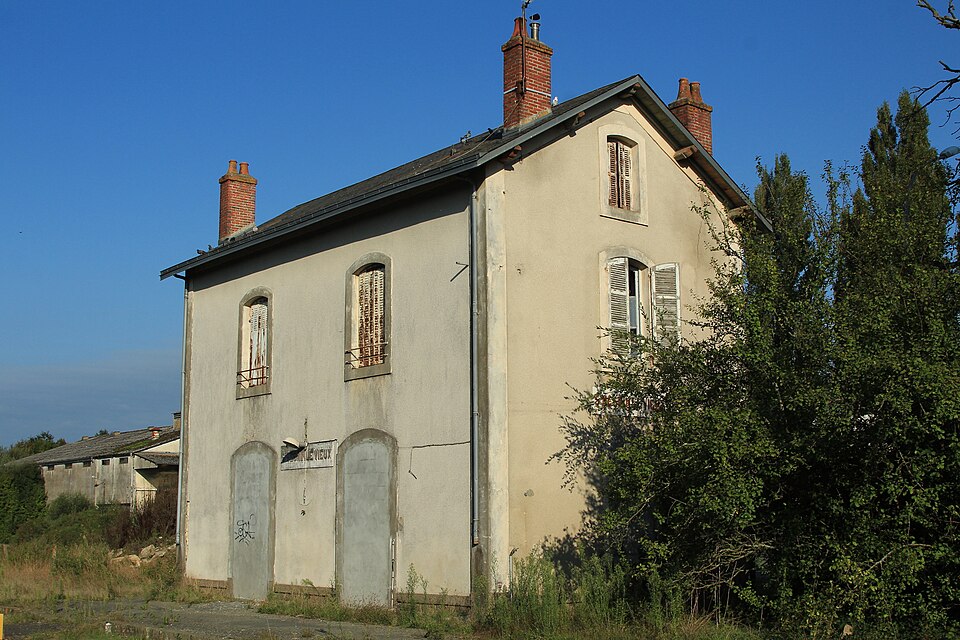 Bâtiment — voyageurs de St — Mesmin — le — Vieux par Cramos