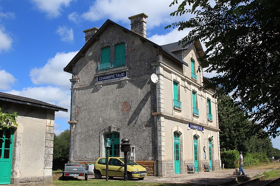 Bâtiment voyageurs de la gare de Chambretaud par Cramos