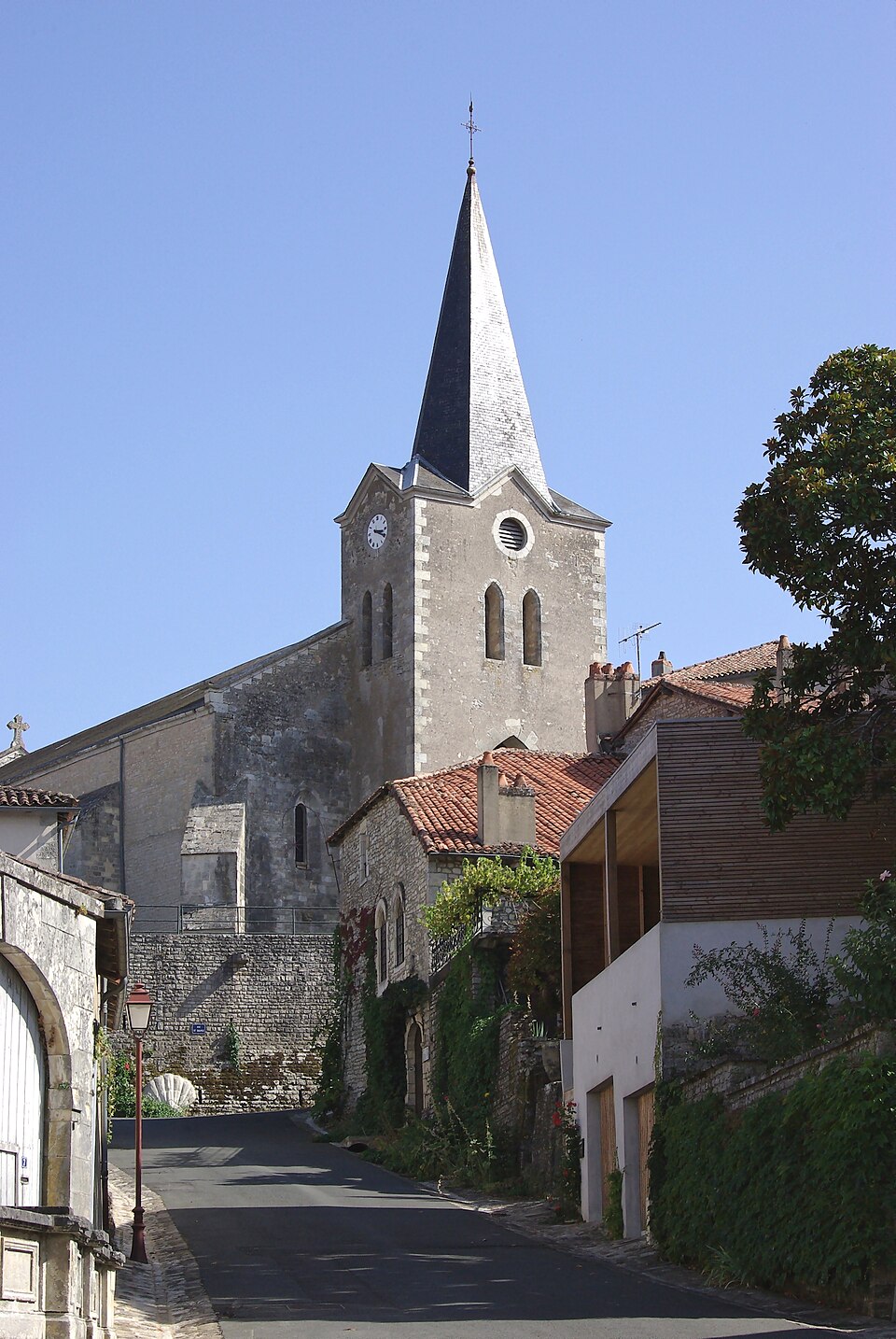 Charroux 86 Eglise 2012