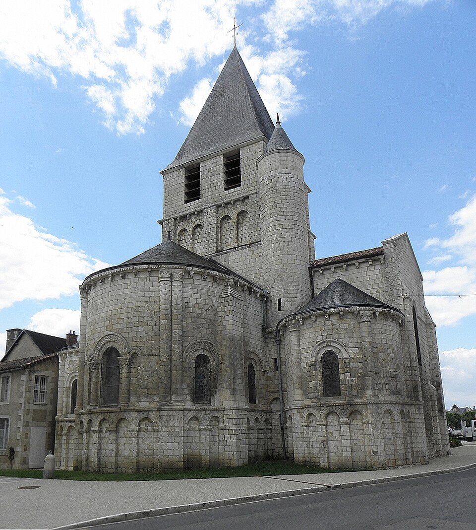 Chauvigny (86) Église Notre — Dame 01