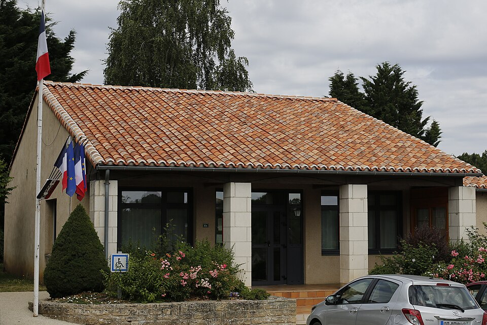 Chiré — en — Montreuil — Mairie