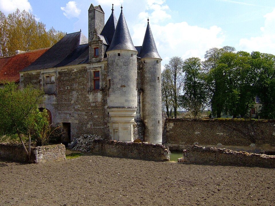 Coussay castle FR — 85 01